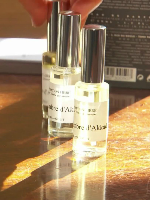 香水秘密封面图