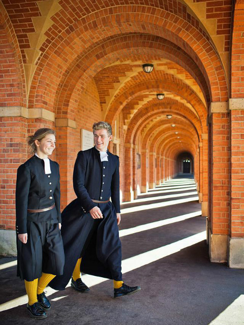 世界上最著名的学校封面图