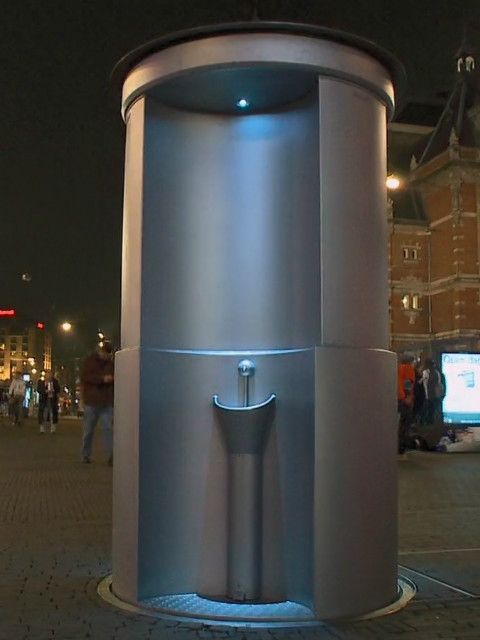 疯狂卫生间封面图